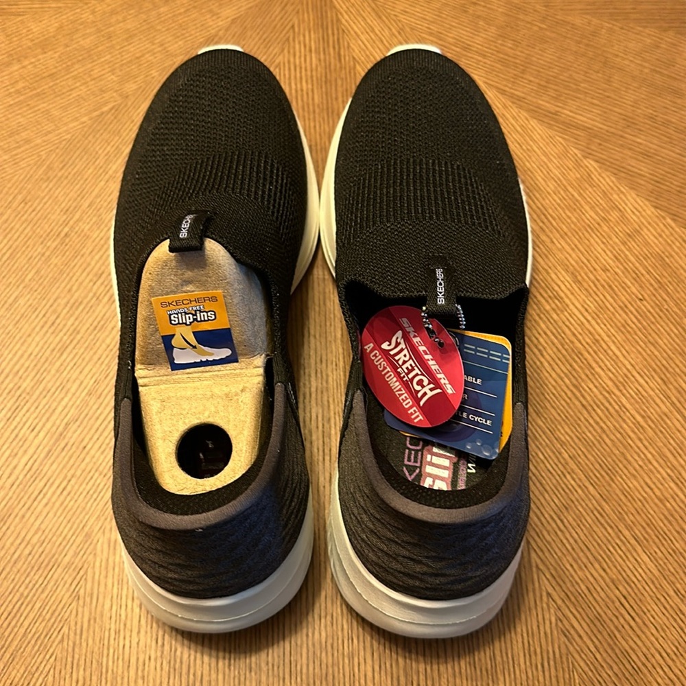 Skechers 8 wide slip on black walking shoes
